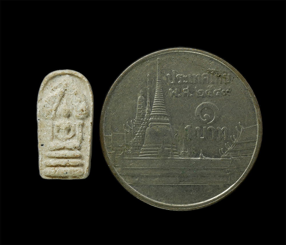 22Nov24 (145)p.jpg - พระปรกใบมะขามเนื้อผง(ซุ้มเขมร) หลวงพ่อหยอด วัดแก้วเจริญ จ.สมุทรสงคราม รุ่นแรก พศ.2497 หลวงปู่ใจ, หลวงพ่อแดง, หลวงพ่อเต๋ ฯลฯ เนื้อผงพุทธคุณ ผงว่าน พระค [..] | https://kamulet.in.th